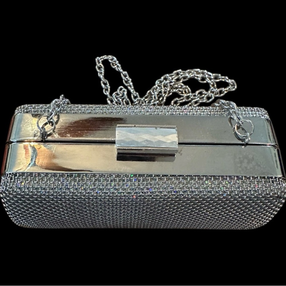 Glamorous Silver Rhinestone Clutch Purse with Crystal Clasp and Silver Chain